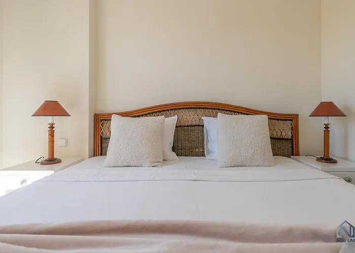 Cozy 2 Bdrm W Sea Views Next To Puerto Banus *