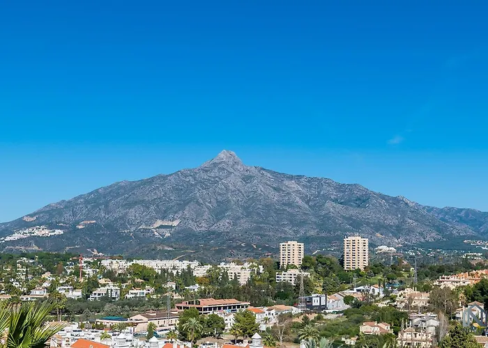 Cozy 2 Bdrm W Sea Views Next To Puerto Banus Marbella