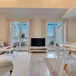 Cozy 2 Bdrm W Sea Views Next To Puerto Banus 马尔韦利亚