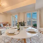 Cozy 2 Bdrm W Sea Views Next To Puerto Banus 马尔韦利亚