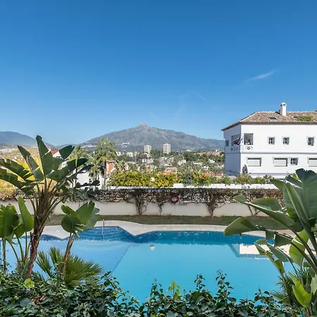 Lägenhet Cozy 2 Bdrm W Sea Views Next To Puerto Banus