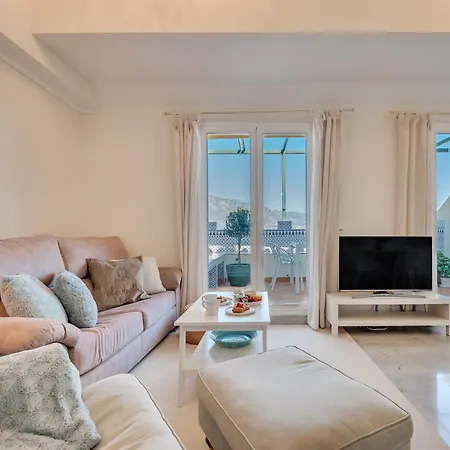 Cozy 2 Bdrm W Sea Views Next To Puerto Banus *