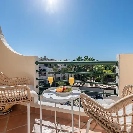 Cozy 2 Bdrm W Sea Views Next To Puerto Banus Апартаменти Марбелья