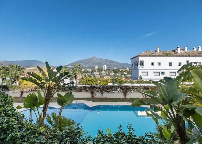 Lägenhet Cozy 2 Bdrm W Sea Views Next To Puerto Banus