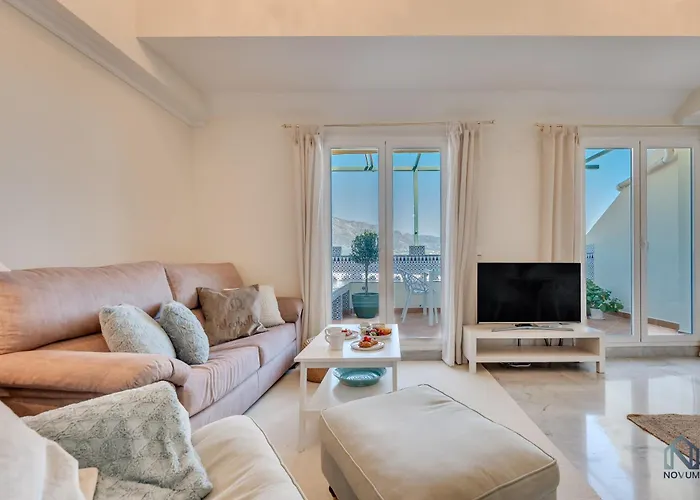 Cozy 2 Bdrm W Sea Views Next To Puerto Banus *