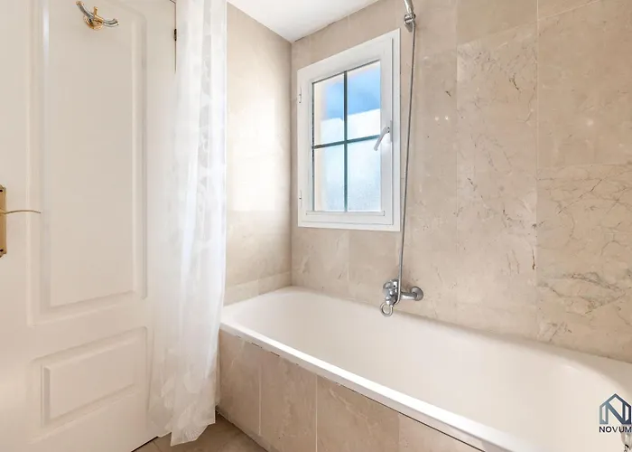 Cozy 2 Bdrm W Sea Views Next To Puerto Banus Апартаменти Марбелья