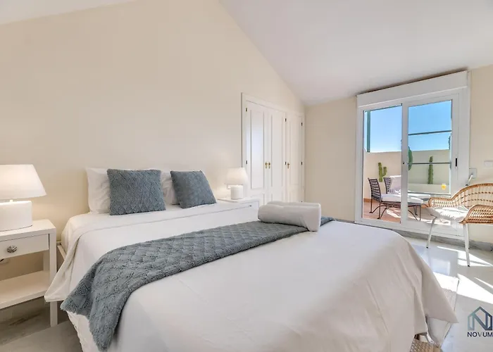 Апартаменти Cozy 2 Bdrm W Sea Views Next To Puerto Banus