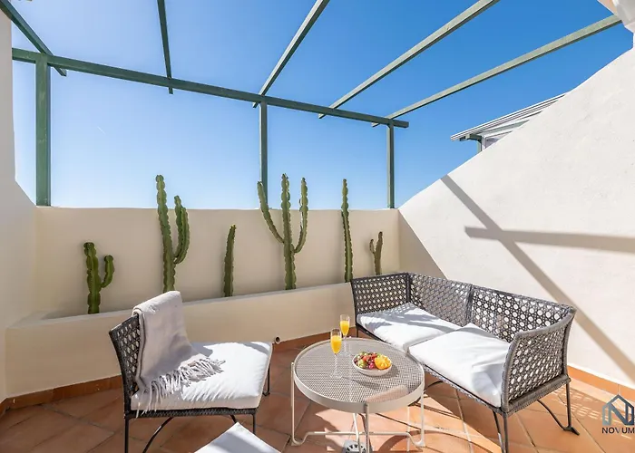 Cozy 2 Bdrm W Sea Views Next To Puerto Banus Апартаменти Марбелья