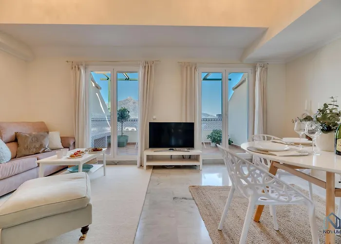 Cozy 2 Bdrm W Sea Views Next To Puerto Banus 마르베야